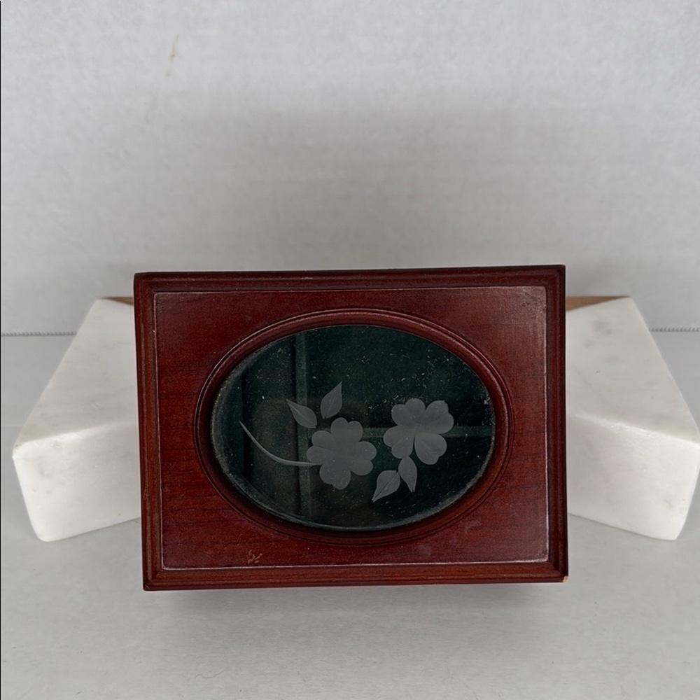 Vintage Estate Small Wooden Jewelry Box With Etched Flower Design On Oval Glass